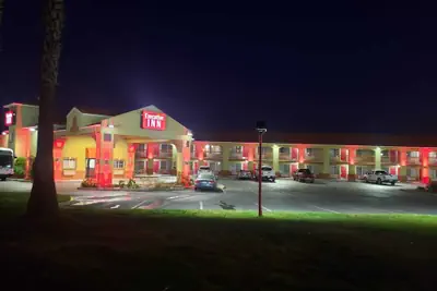 Photo 2 - Executive Inn