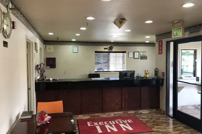 Photo 4 - Executive Inn