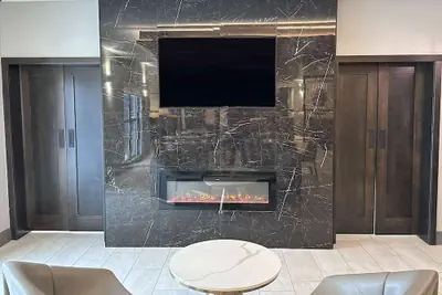 Photo 2 - La Quinta Inn & Suites by Wyndham South Bend