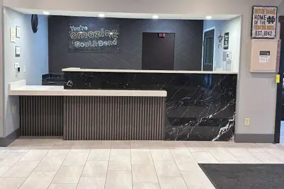 Photo 4 - La Quinta Inn & Suites by Wyndham South Bend