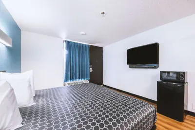 Photo 5 - Americas Best Value Inn Beeville