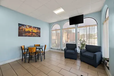 Photo 4 - SureStay Hotel by Best Western Clermont Theme Park West