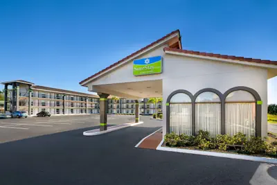 Photo 2 - SureStay Hotel by Best Western Clermont Theme Park West