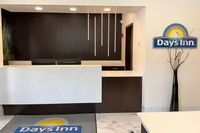 Photo 4 - Days Inn by Wyndham Arlington