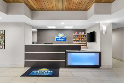 Photo 4 - Days Inn & Suites by Wyndham Ridgeland