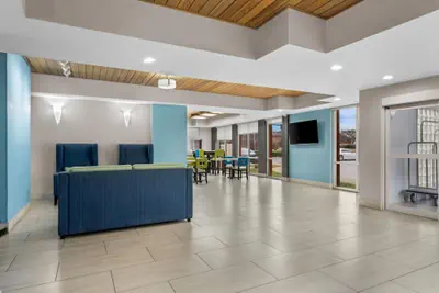 Photo 3 - Days Inn & Suites by Wyndham Ridgeland