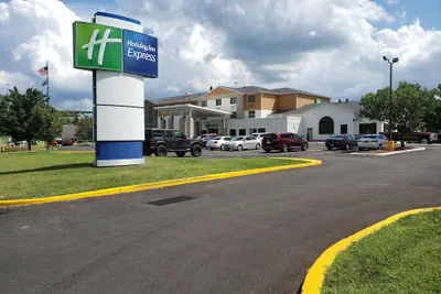 Photo 2 - Holiday Inn Express Pittsburgh North by IHG