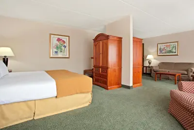 Photo 3 - Holiday Inn Express Pittsburgh North by IHG