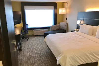 Photo 5 - Holiday Inn Express Hotel & Suites Tracy by IHG