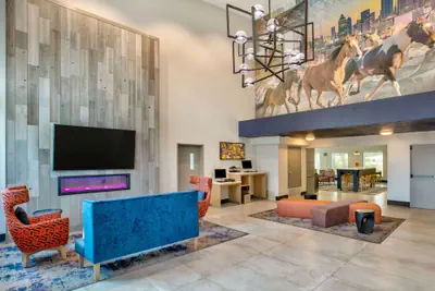 Photo 2 - La Quinta Inn & Suites by Wyndham Dallas - Las Colinas