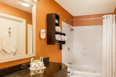 Photo 5 - Holiday Inn Express Hotel & Suites San Jose-Morgan Hill by IHG