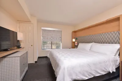 Photo 4 - Holiday Inn Hotel & Suites Raleigh / Cary by IHG