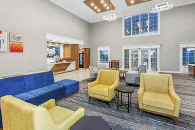 Photo 4 - Holiday Inn Express & Suites Bloomington - Normal by IHG