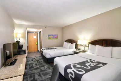 Photo 3 - La Quinta Inn & Suites by Wyndham Springfield South