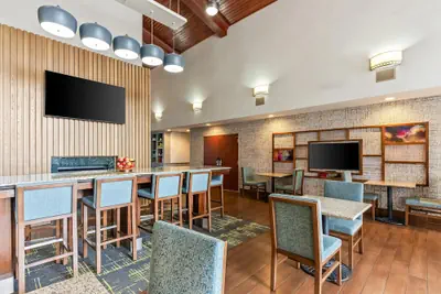 Photo 4 - Hampton Inn & Suites Scottsburg