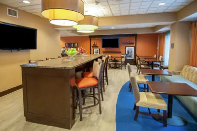 Photo 4 - Hampton Inn Metairie