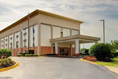 Photo 2 - Hampton Inn Gaffney