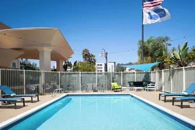Photo 2 - Hampton Inn San Diego Del Mar