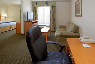 Photo 5 - Holiday Inn Express Hotel & Suites Columbus by IHG