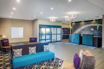 Photo 3 - La Quinta Inn & Suites by Wyndham Pontoon Beach