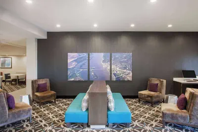 Photo 4 - La Quinta Inn & Suites by Wyndham Pontoon Beach