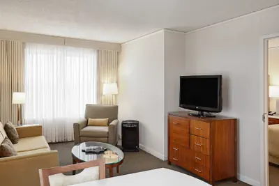 Photo 5 - InterContinental Suites Hotel Cleveland by IHG