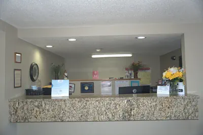 Photo 3 - Super 8 by Wyndham Portage