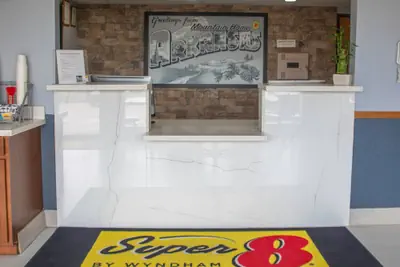 Photo 4 - Super 8 by Wyndham Mountain Home