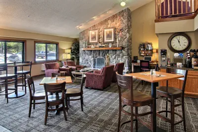 Photo 2 - Blossom Hotel & Suites Traverse City