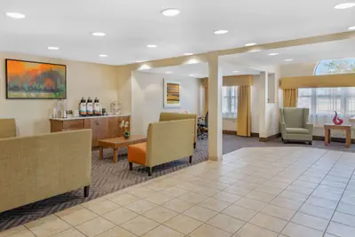 Photo 3 - Baymont Inn by Wyndham Farmington