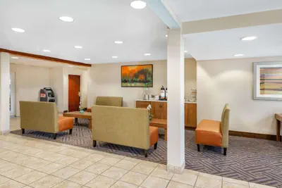 Photo 4 - Baymont Inn by Wyndham Farmington