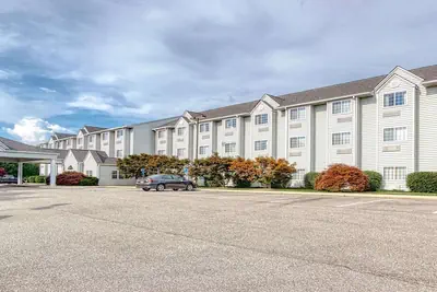 Photo 2 - SureStay Hotel by Best Western Christiansburg Blacksburg
