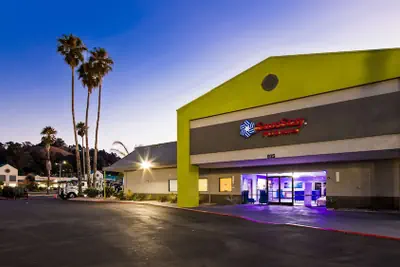 Photo 2 - SureStay Plus Hotel by Best Western Point Richmond
