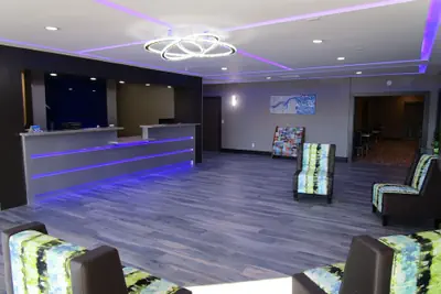 Photo 5 - SureStay Plus Hotel by Best Western Point Richmond