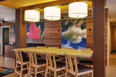 Photo 5 - Fairfield Inn & Suites by Marriott Lombard