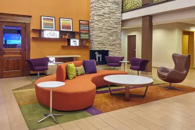 Photo 2 - Fairfield Inn & Suites by Marriott Lombard
