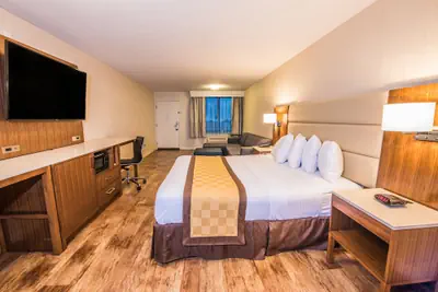 Photo 2 - Travelodge by Wyndham Culver City