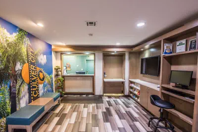 Photo 5 - Travelodge by Wyndham Culver City