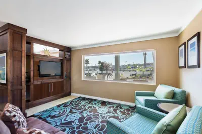 Photo 3 - GreenTree Inn San Diego Mission Bay