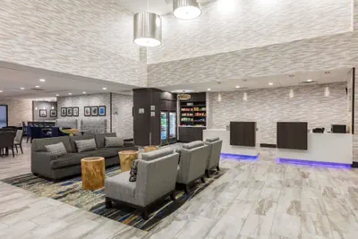 Photo 2 - Wingate by Wyndham Dallas Love Field