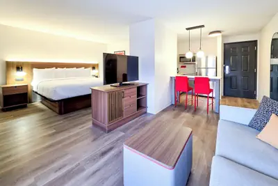 Photo 3 - Baymont by Wyndham Auburn Hills South