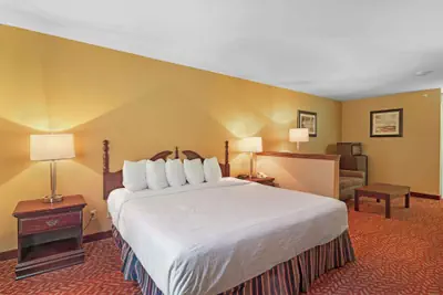 Photo 5 - Best Western Clearlake Plaza