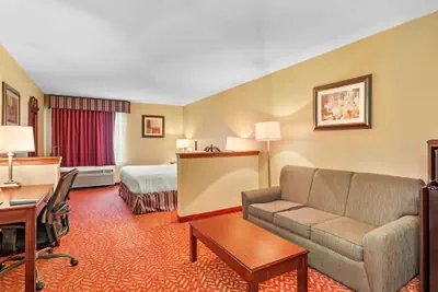 Photo 4 - Best Western Clearlake Plaza