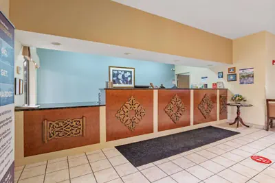 Photo 3 - Best Western Clearlake Plaza