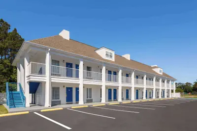 Photo 2 - Baymont by Wyndham Brunswick GA