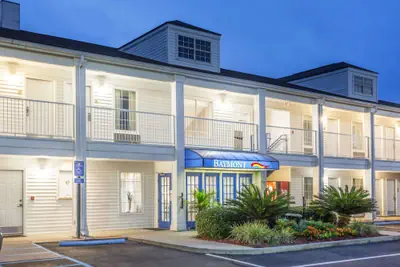 Photo 2 - Baymont by Wyndham Valdosta at Valdosta Mall