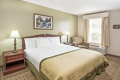 Photo 5 - Baymont by Wyndham Valdosta at Valdosta Mall