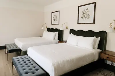 Photo 4 - The Rochester Hotel