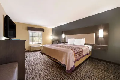 Photo 5 - Best Western Bradbury Inn & Suites