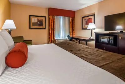 Photo 4 - Best Western Plus Parkway Hotel